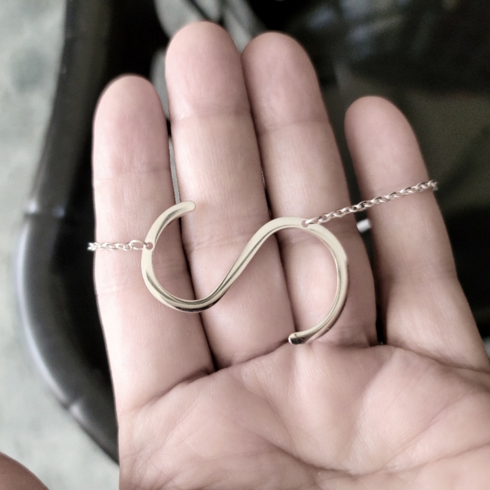 Initial necklace "S"